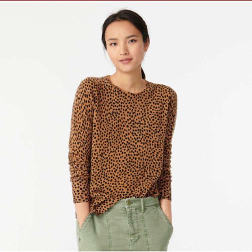 Cashmere crewneck sweater in leopard dot